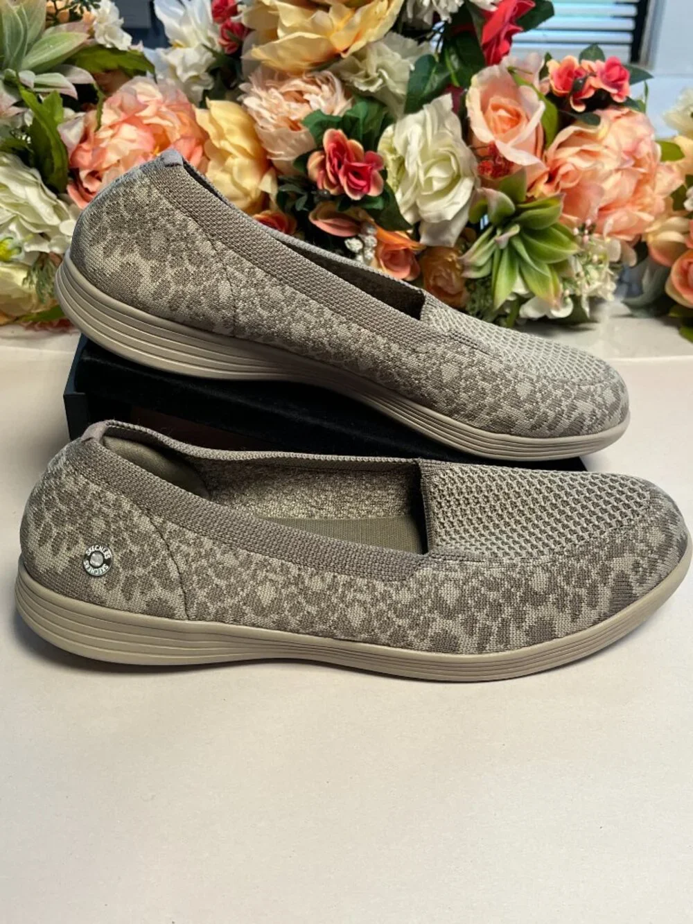 Skechers On-The-GO Dreamy Knit Skimmer Slip-On Flats Taupe Women’s 10M Comfort